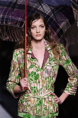 Illustration for article titled Fashion Show